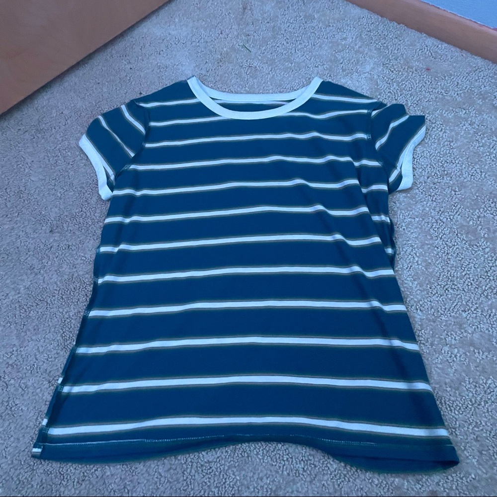 I’m selling a t shirt that was never worn!
